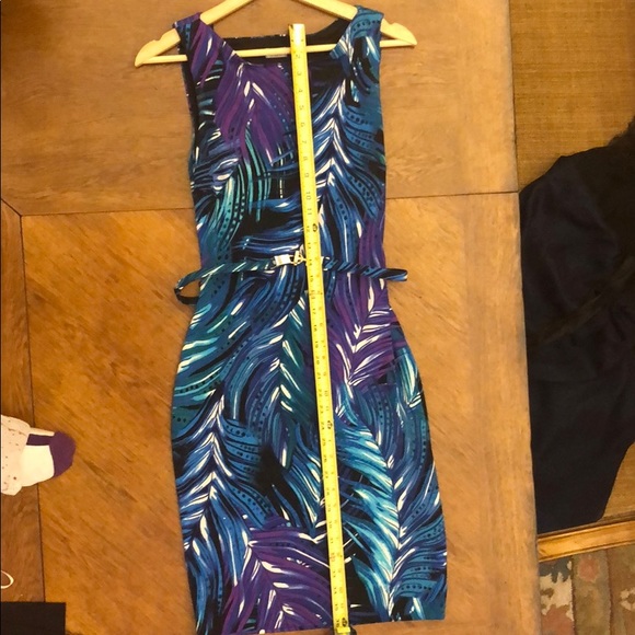 Cache Bodycon Dress - Picture 5 of 8